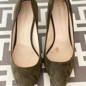 Olive Suede BANANA REPUBLIC HEELS Size 8